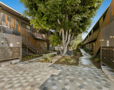 4140 Grand View Boulevard - Photo Thumbnail 12