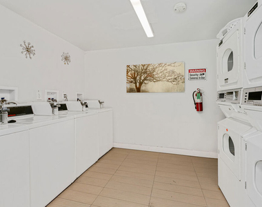 4140 Grand View Boulevard - Photo Thumbnail 10
