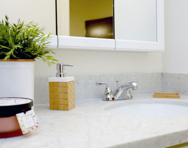 550 S Manhattan Place - Photo Thumbnail 6