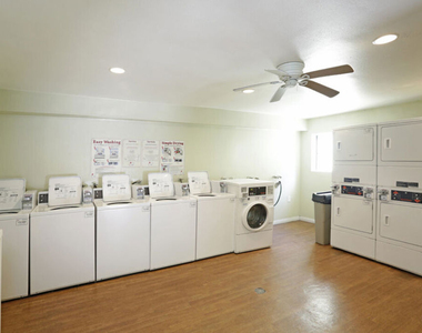 550 S Manhattan Place - Photo Thumbnail 10