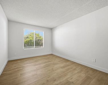 1352 S Carmelina Avenue - Photo Thumbnail 7