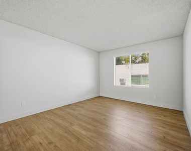 1352 S Carmelina Avenue - Photo Thumbnail 14