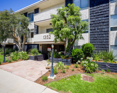 1352 S Carmelina Avenue - Photo Thumbnail 19