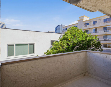 1352 S Carmelina Avenue - Photo Thumbnail 17