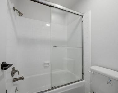 1352 S Carmelina Avenue - Photo Thumbnail 10
