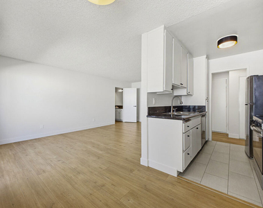 1352 S Carmelina Avenue - Photo Thumbnail 4