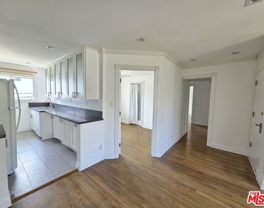 134 D San Vicente Blvd - Photo Thumbnail 4