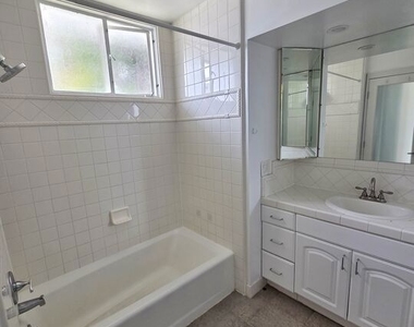 134 D San Vicente Blvd - Photo Thumbnail 9