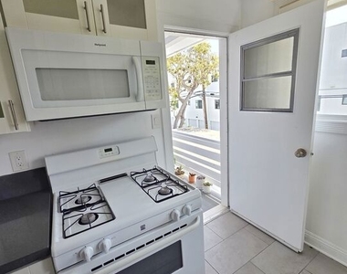 134 D San Vicente Blvd - Photo Thumbnail 7
