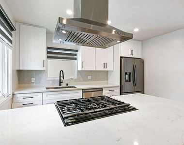 10420 Regent Street - Photo Thumbnail 8