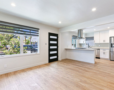 10420 Regent Street - Photo Thumbnail 5