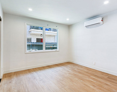 10420 Regent Street - Photo Thumbnail 10