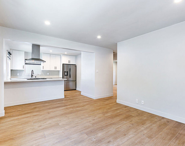 10420 Regent Street - Photo Thumbnail 4