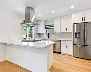 10420 Regent Street - Photo Thumbnail 7
