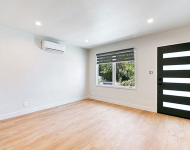 10420 Regent Street - Photo Thumbnail 6