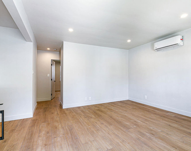 10420 Regent Street - Photo Thumbnail 3
