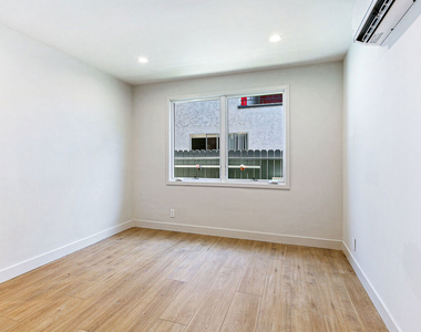 10420 Regent Street - Photo Thumbnail 12