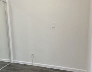 814 S Hobart Boulevard - Photo Thumbnail 10