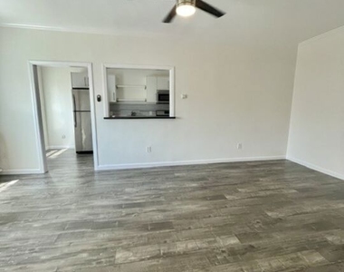 814 S Hobart Boulevard - Photo Thumbnail 15
