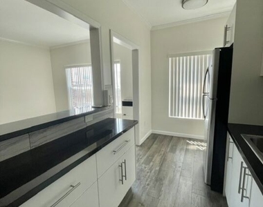 814 S Hobart Boulevard - Photo Thumbnail 21