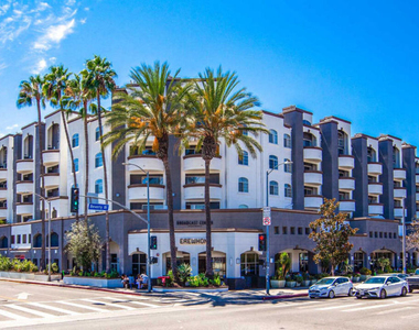 7660 Beverly Boulevard - Photo Thumbnail 7