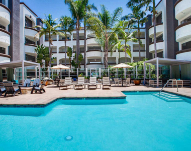 7660 Beverly Boulevard - Photo Thumbnail 12