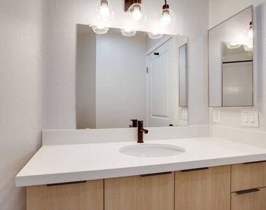 7660 Beverly Boulevard - Photo Thumbnail 5