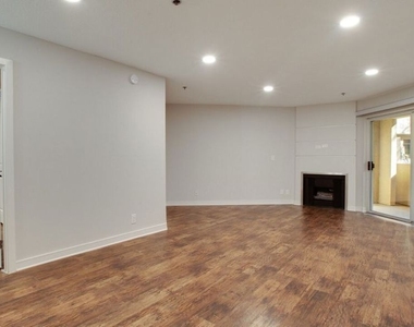 7660 Beverly Boulevard - Photo Thumbnail 2