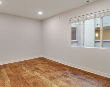 7660 Beverly Boulevard - Photo Thumbnail 3