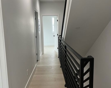 212 E 29th Street - Photo Thumbnail 15