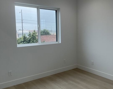 212 E 29th Street - Photo Thumbnail 25
