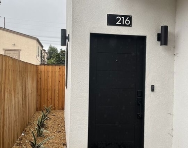212 E 29th Street - Photo Thumbnail 2