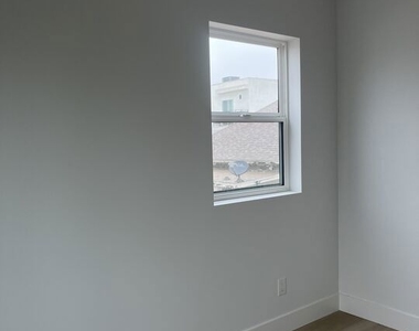 212 E 29th Street - Photo Thumbnail 16