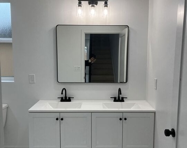 212 E 29th Street - Photo Thumbnail 12
