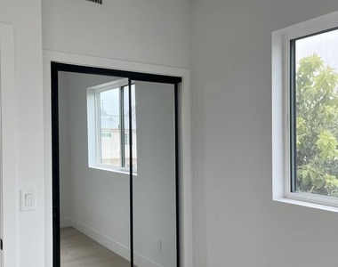 212 E 29th Street - Photo Thumbnail 23