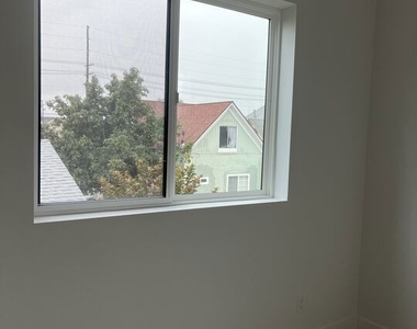 212 E 29th Street - Photo Thumbnail 22