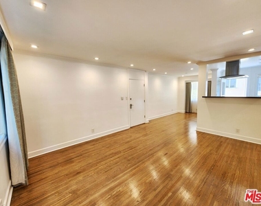 142 A San Vicente Blvd - Photo Thumbnail 6