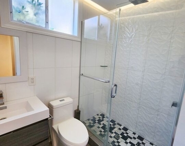 142 A San Vicente Blvd - Photo Thumbnail 9