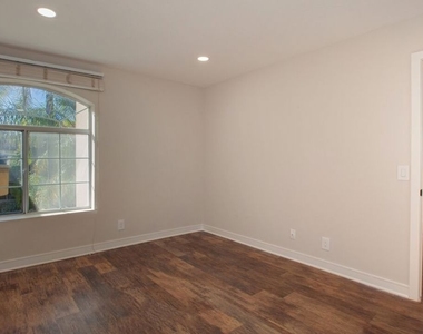 7660 Beverly Boulevard - Photo Thumbnail 4