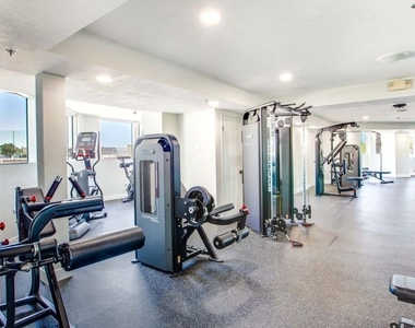 7660 Beverly Boulevard - Photo Thumbnail 8
