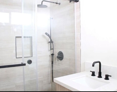 322 S Swall Drive - Photo Thumbnail 4