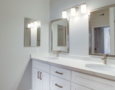 5553 W 6th Street - Photo Thumbnail 4