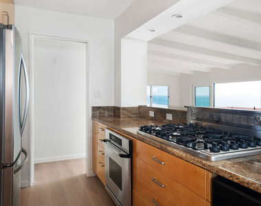 7000 Vista Del Mar Lane - Photo Thumbnail 13