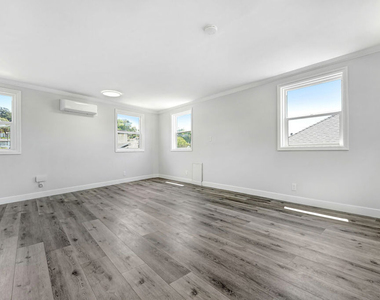2383 Panorama Terrace - Photo Thumbnail 9