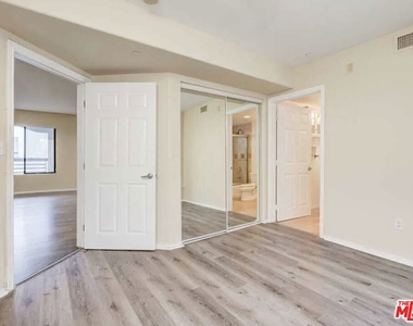 6815 Baird Avenue - Photo Thumbnail 8