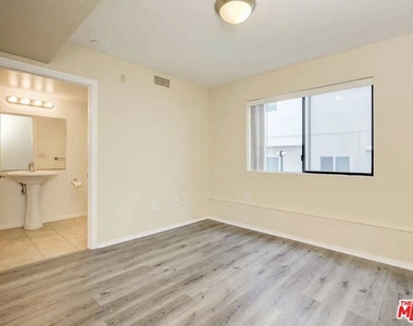 6815 Baird Avenue - Photo Thumbnail 3