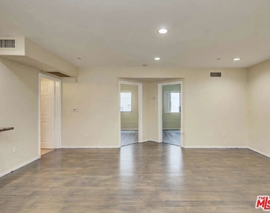 6815 Baird Avenue - Photo Thumbnail 2