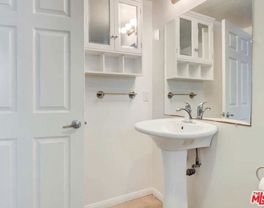 6815 Baird Avenue - Photo Thumbnail 9