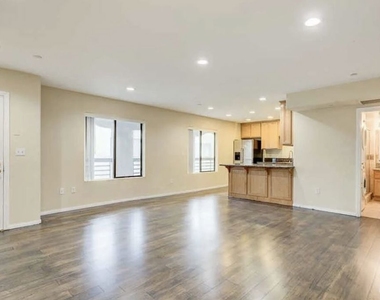 6815 Baird Avenue - Photo Thumbnail 5
