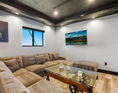 8401 Wyndham Road - Photo Thumbnail 28
